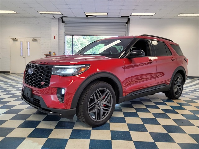 2025 Ford Explorer ST photo 4