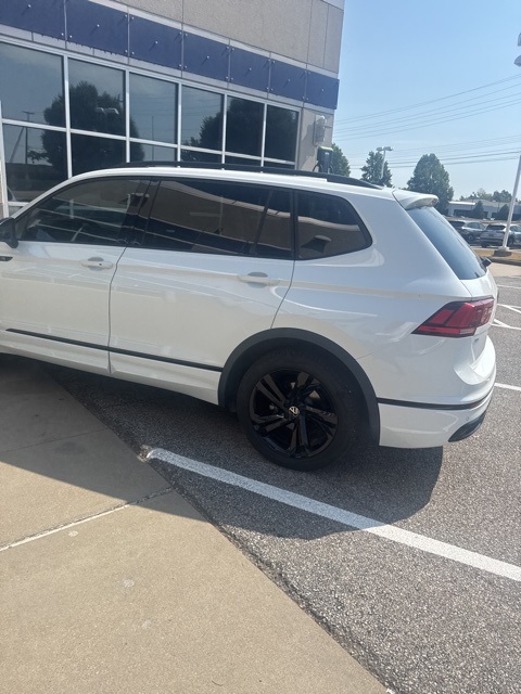 2024 Volkswagen Tiguan SE R-Line Black photo 8