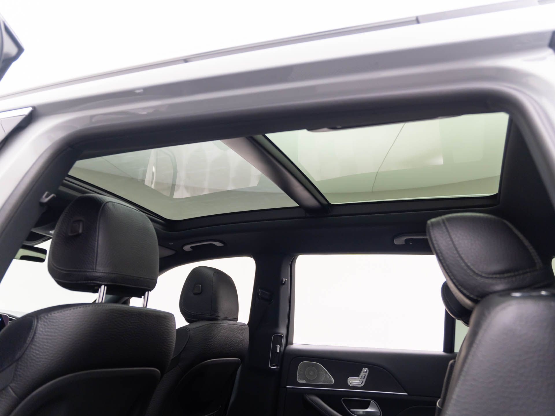 2025 Mercedes Benz GLS 450 4MATIC photo 12
