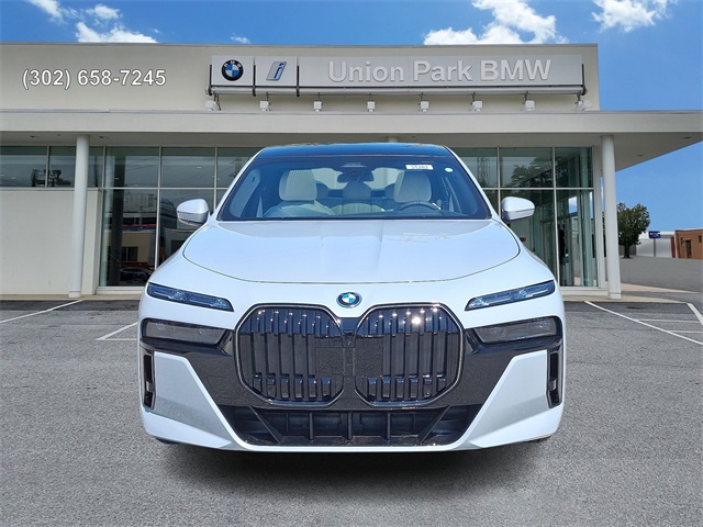 2026 Bmw 750e photo 2