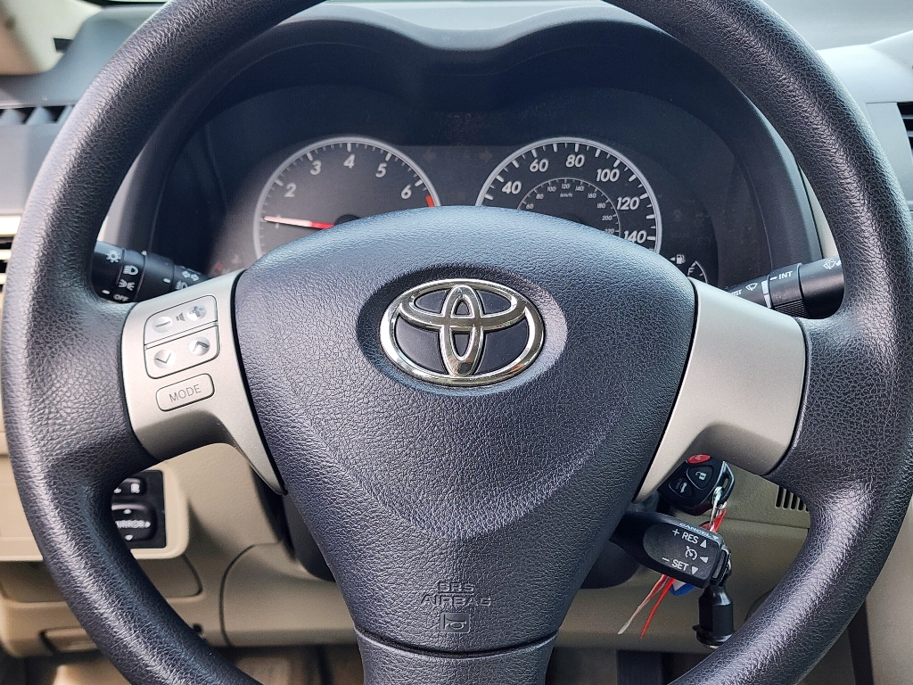 2012 Toyota Corolla LE photo 7