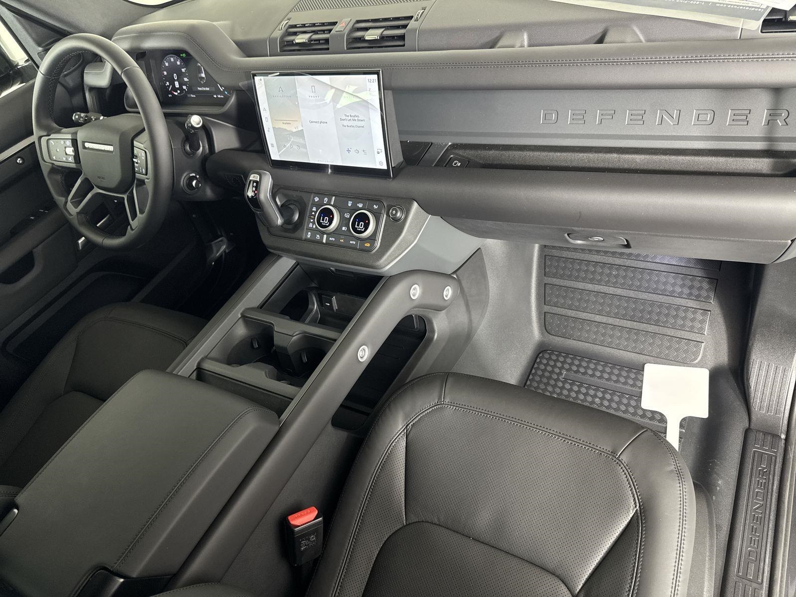 2025 Land Rover Defender 130 S photo 32