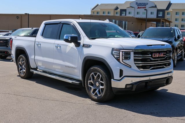 Used 2024 White GMC SLT image 1