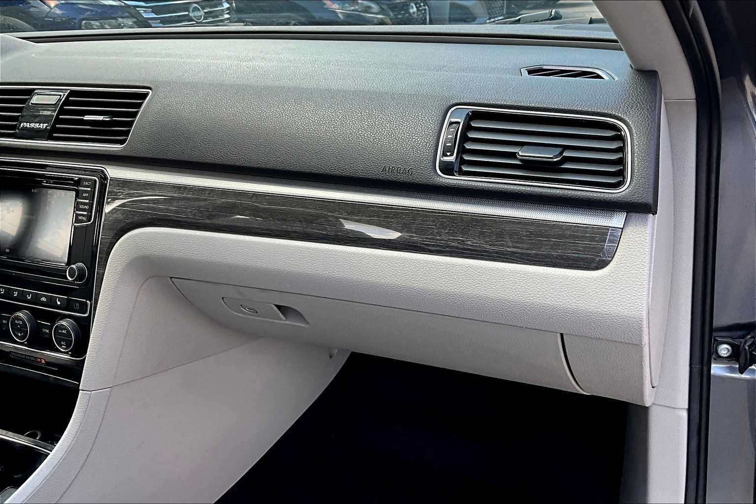 2018 Volkswagen Passat 2.0T SE photo 15