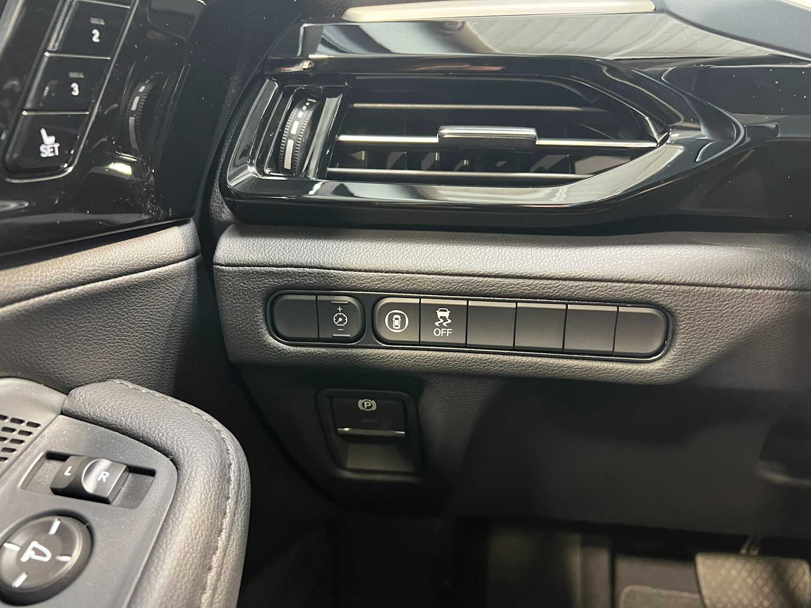 2026 Acura MDX SH-AWD photo 19