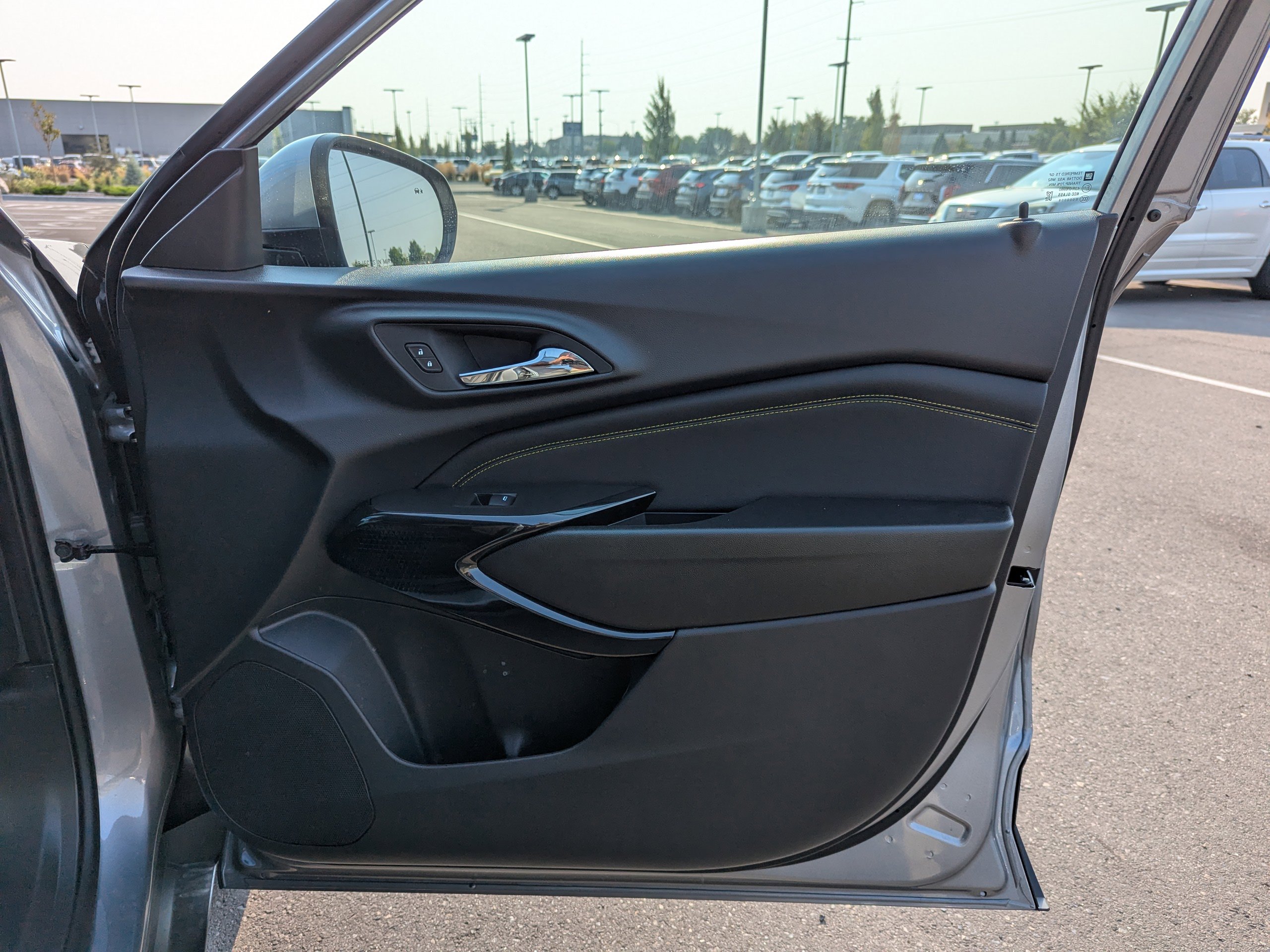2025 Chevrolet Trax LT photo 33