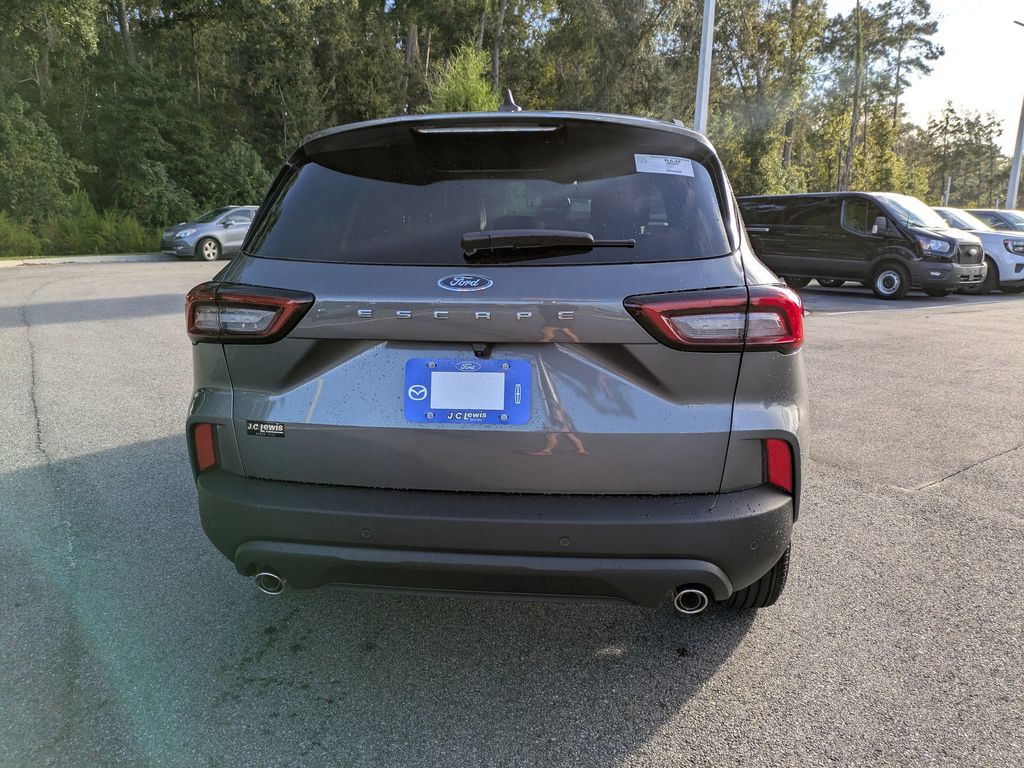 2026 Ford Escape ST-Line photo 2