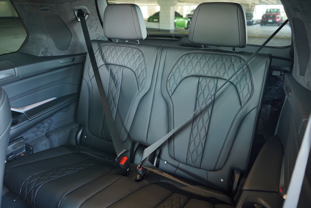 2026 Bmw X7 M60i photo 17