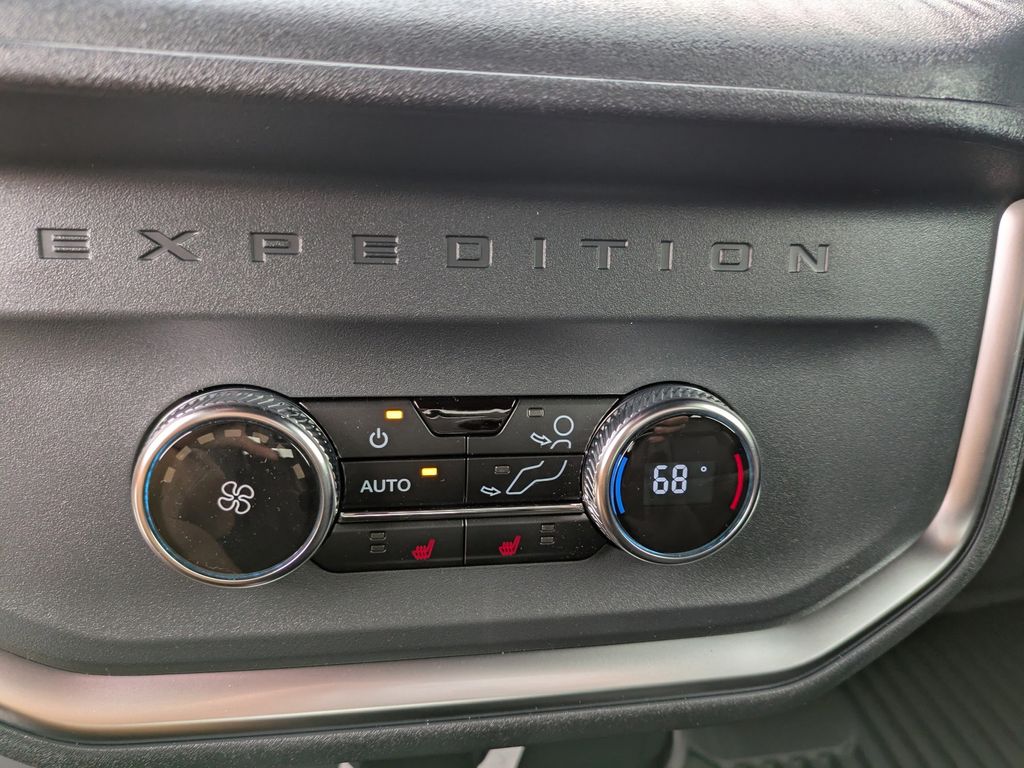 2025 Ford Expedition photo 18