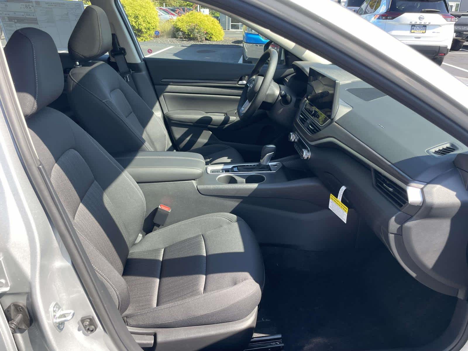 2025 Nissan Altima 2.5 SV photo 18