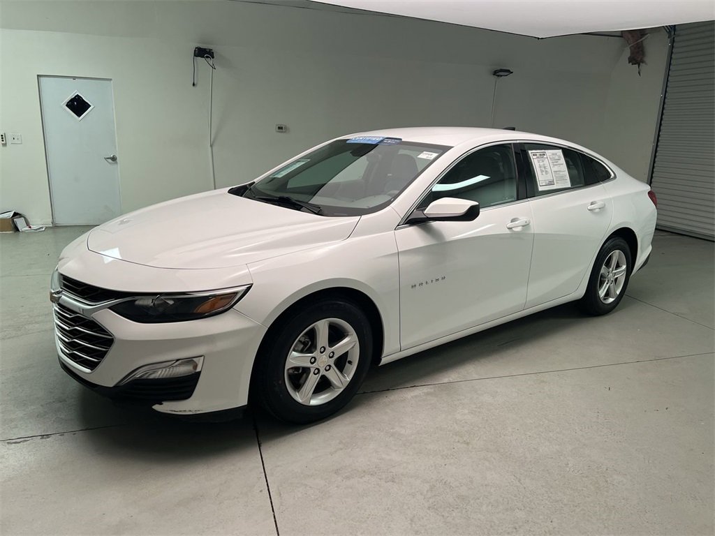 2022 Chevrolet Malibu LS photo 3