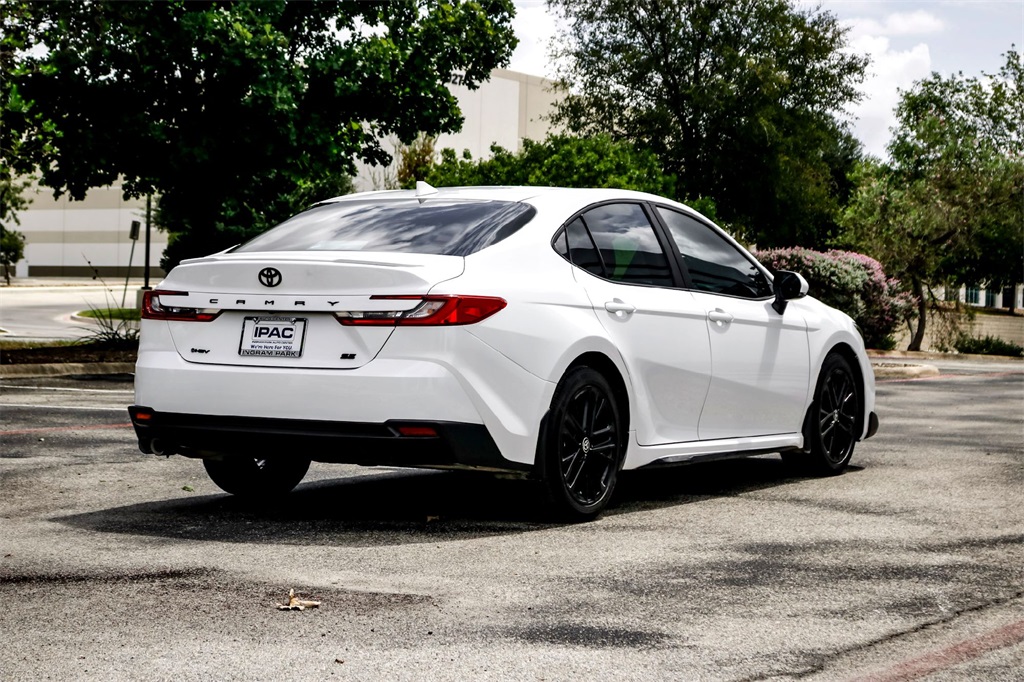 2025 Toyota Camry LE photo 4