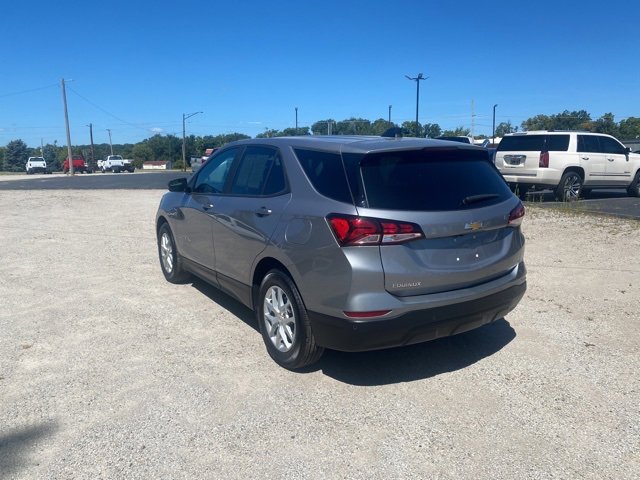 2023 Chevrolet Equinox LS photo 2