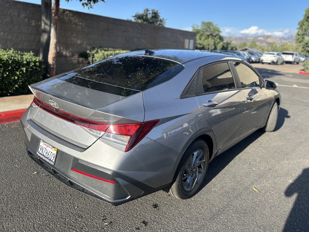 2024 Hyundai Elantra SEL photo 7