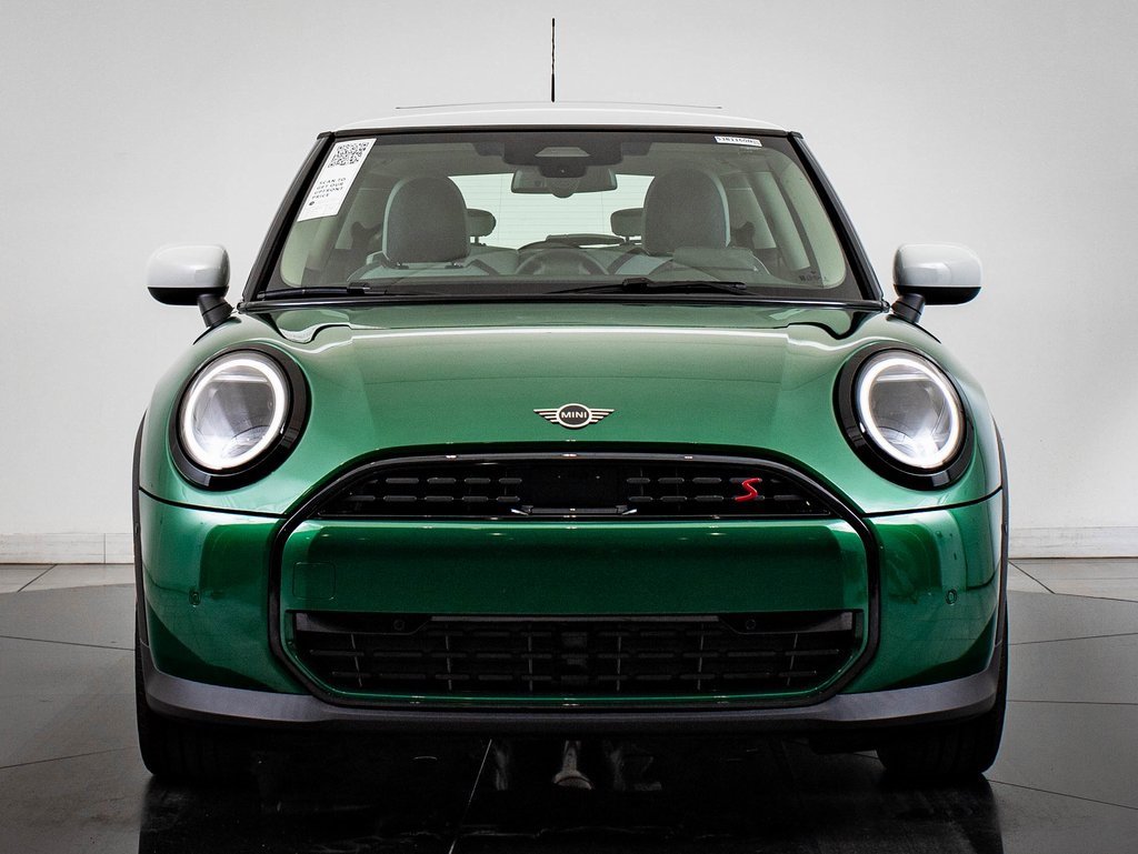 2025 Mini Cooper 2 Door Hardtop Signature photo 2