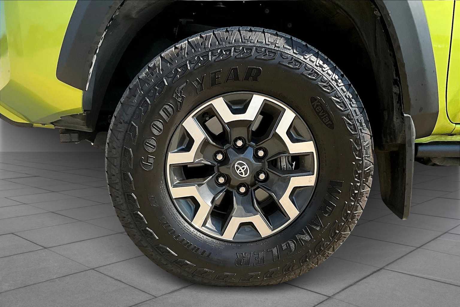 2023 Toyota Tacoma TRD 4x4 photo 9