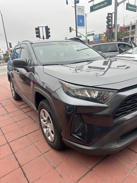 2021 Toyota RAV4 LE's photo
