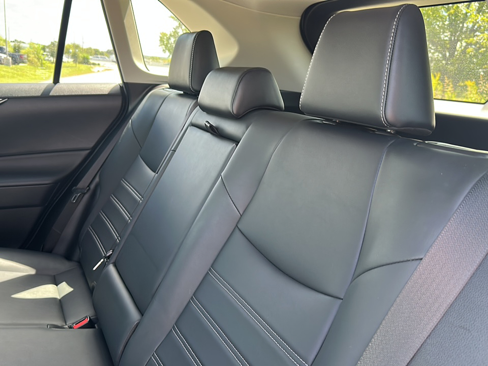 2020 Toyota RAV4 XLE Premium photo 6