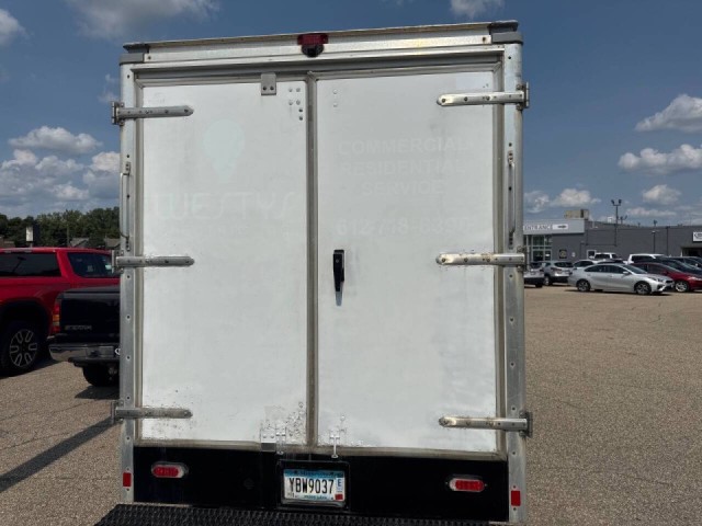 2018 Chevrolet Express Cutaway photo 3