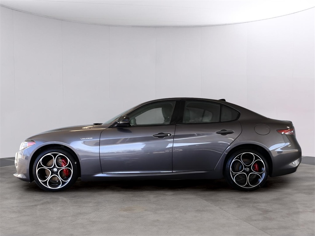 2025 Alfa Romeo Giulia Base photo 4