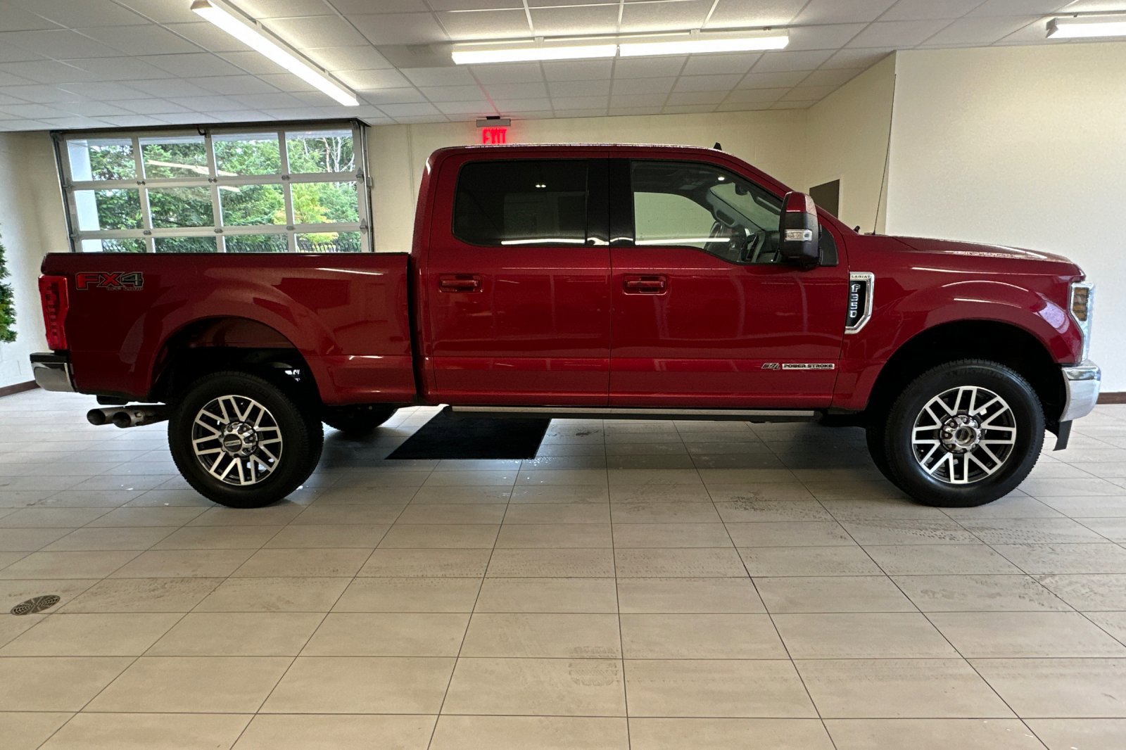2019 Ford F-350 Lariat photo 2
