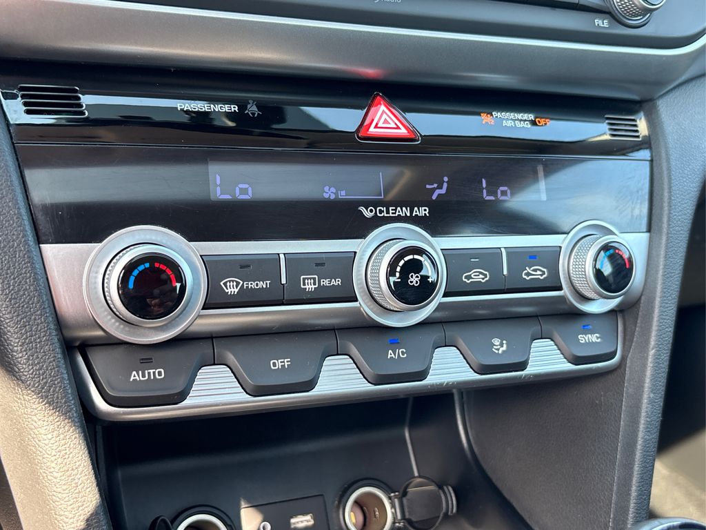 2020 Hyundai Elantra Value Edition photo 25