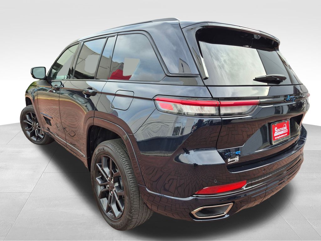 2023 Jeep Grand Cherokee Anniversary Edition photo 4