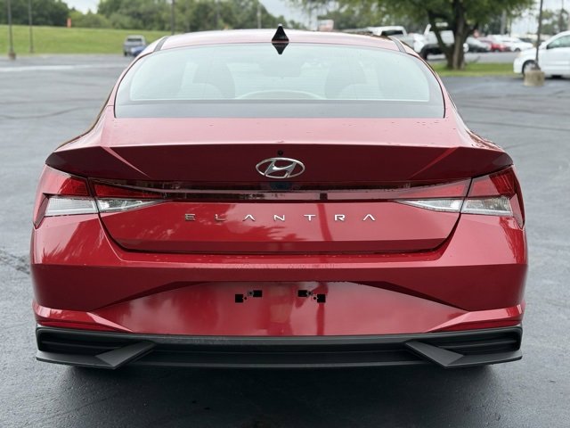 2023 Hyundai Elantra SEL photo 5