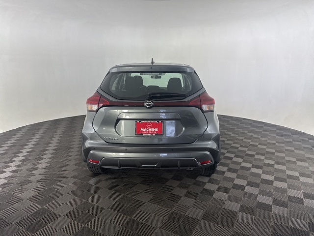 2025 Nissan Kicks Play S photo 4