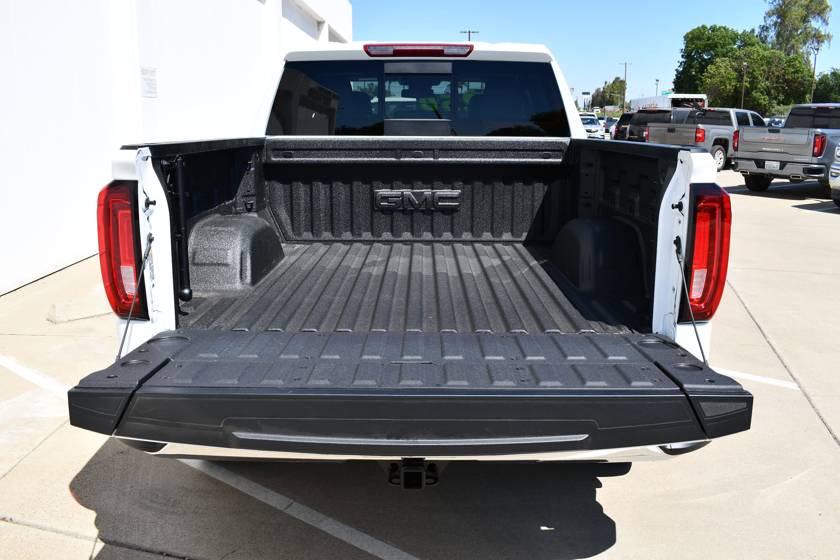 2025 Gmc Sierra 1500 SLT photo 9