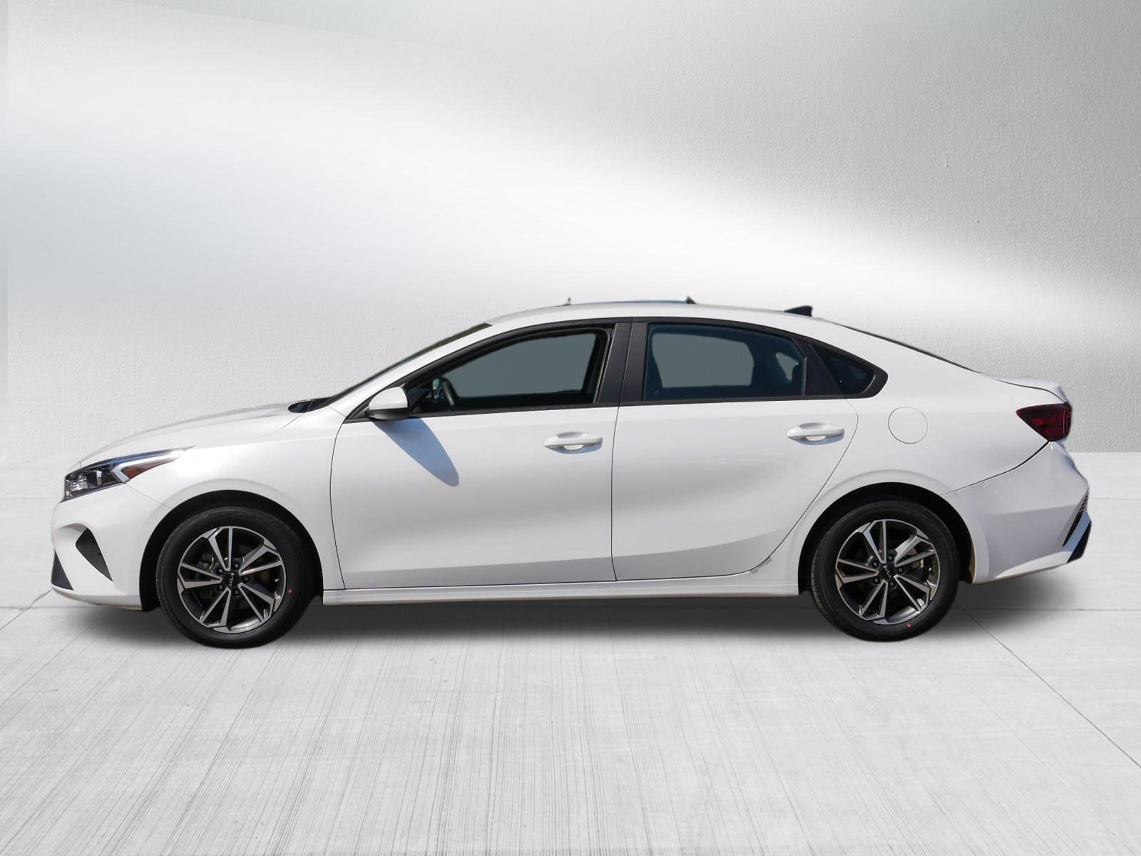 2023 Kia Forte LXS photo 4