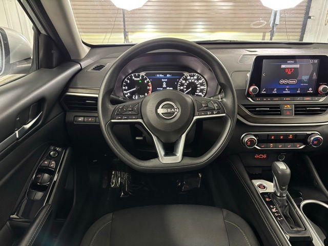 2023 Nissan Altima 2.5 SV photo 13
