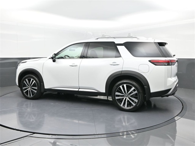 2025 Nissan Pathfinder Platinum photo 4
