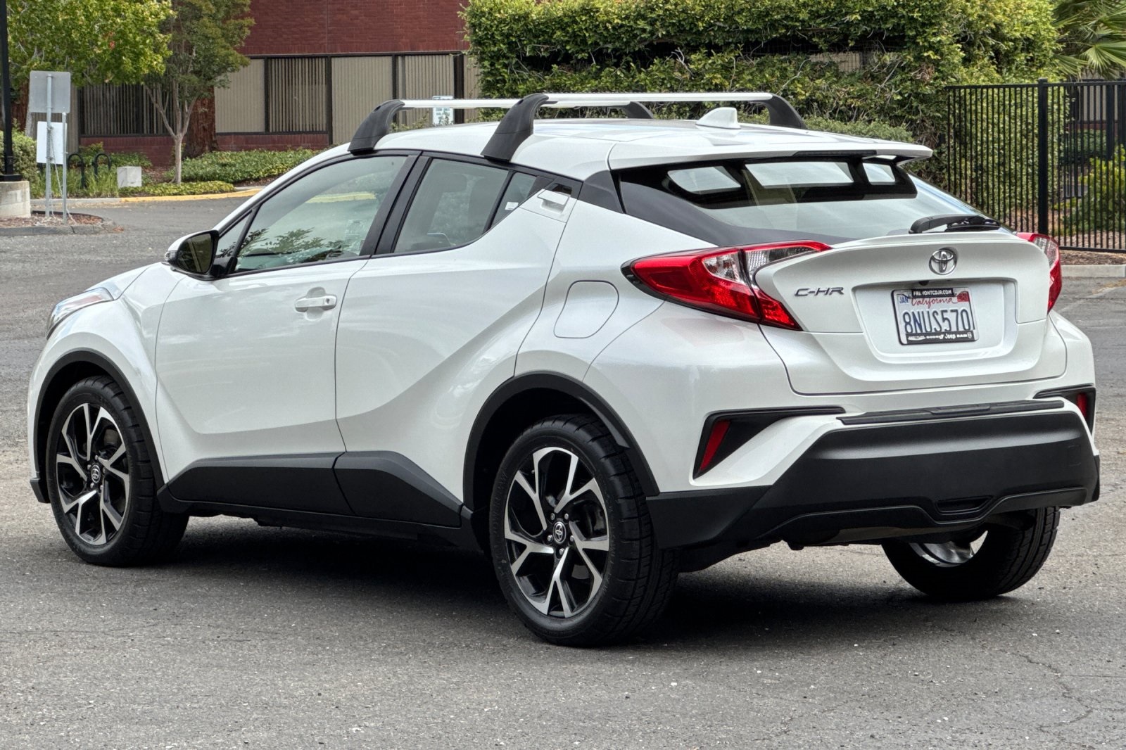 2020 Toyota C-HR XLE photo 4