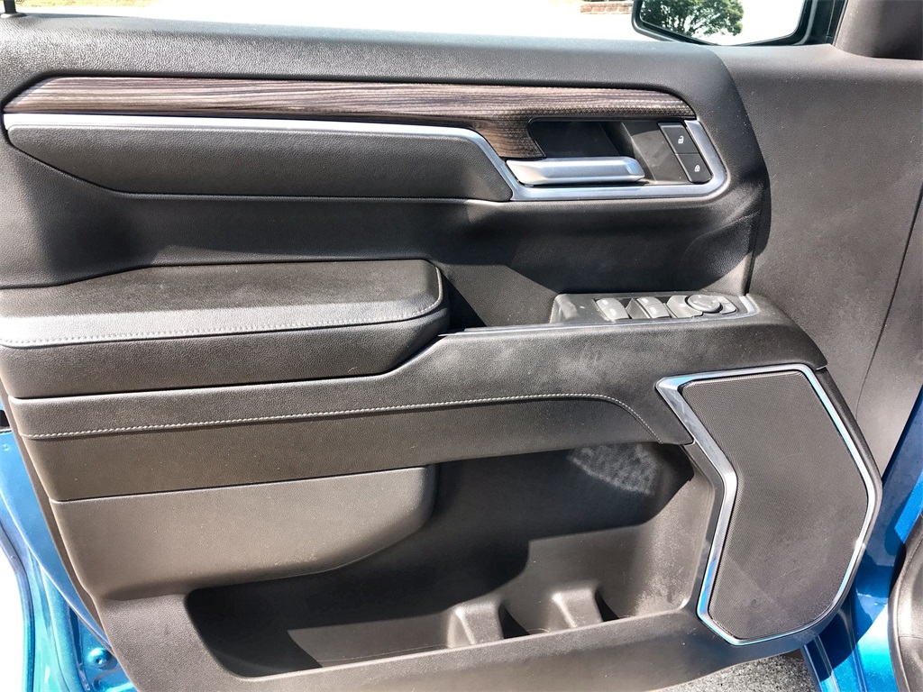 2023 Chevrolet Silverado 1500 RST photo 9