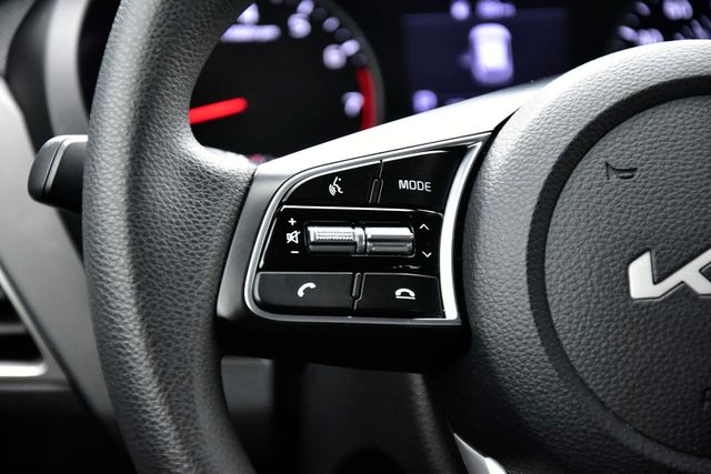 2023 Kia Seltos LX photo 17