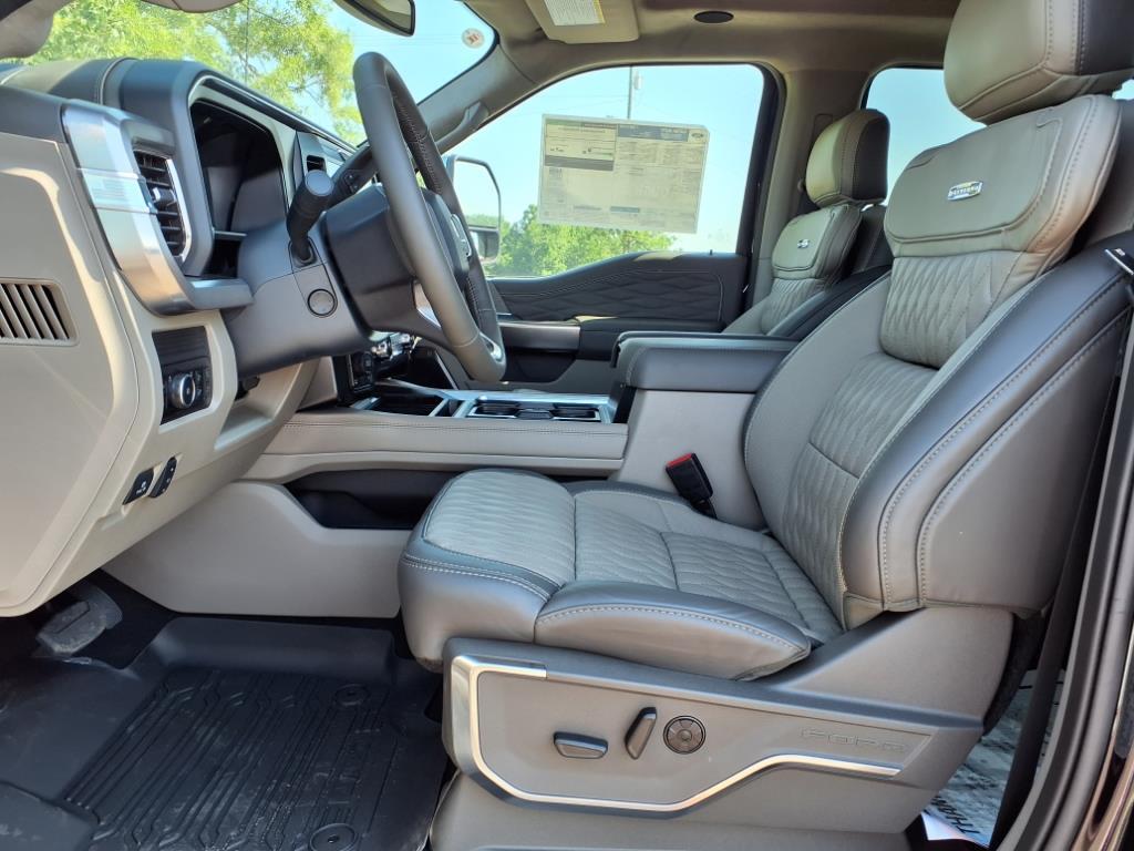 2025 Ford F-250 Platinum photo 3