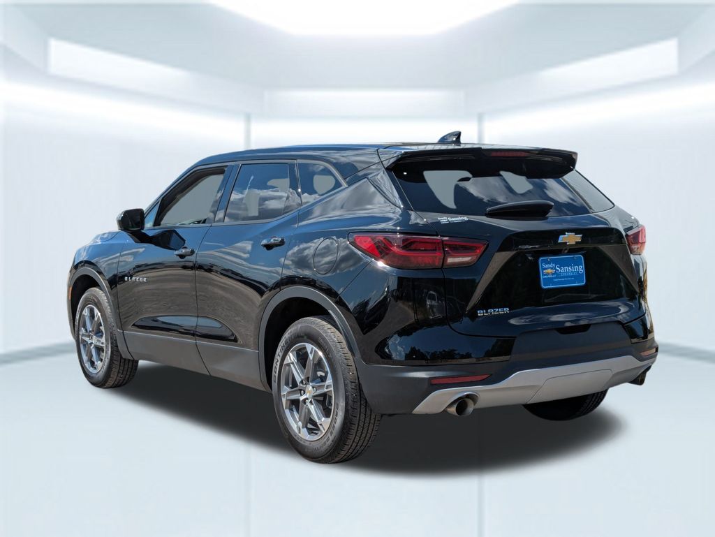 2023 Chevrolet Blazer 2LT photo 2