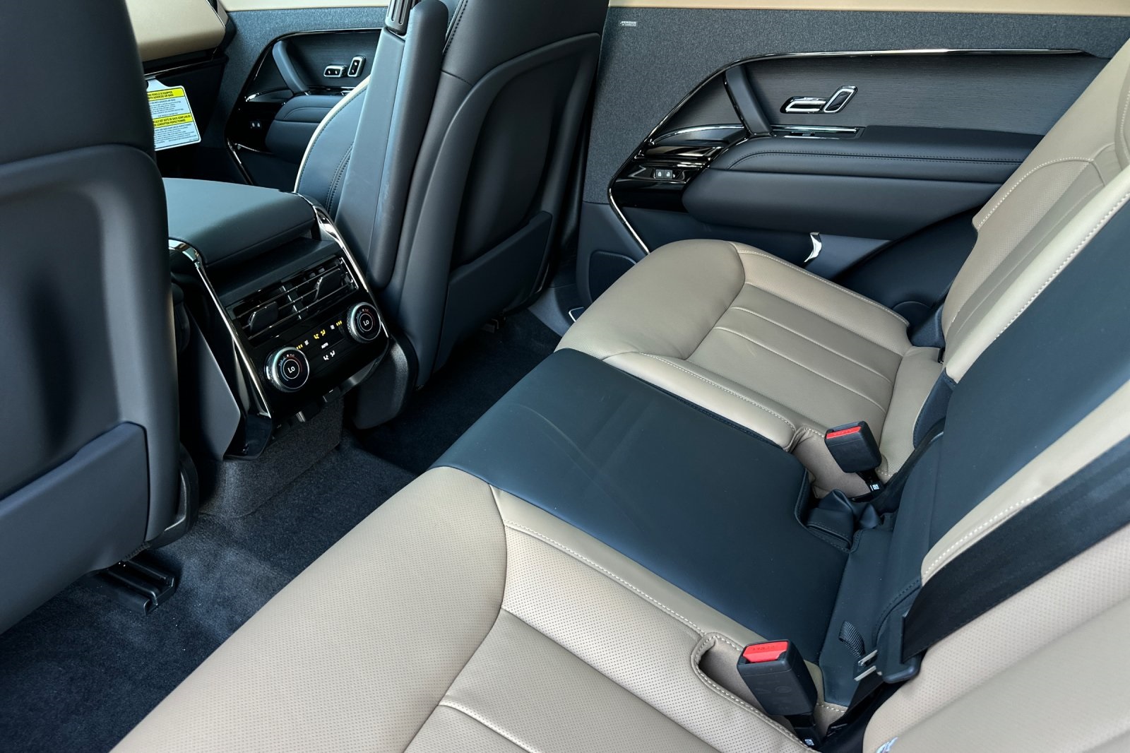 2025 Land Rover Range Rover Sport SE photo 12