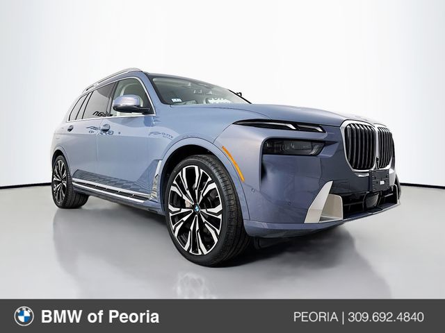 2023 BMW X7 40i's photo