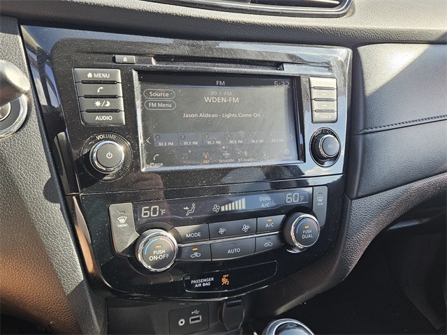 2019 Nissan Rogue SV photo 19
