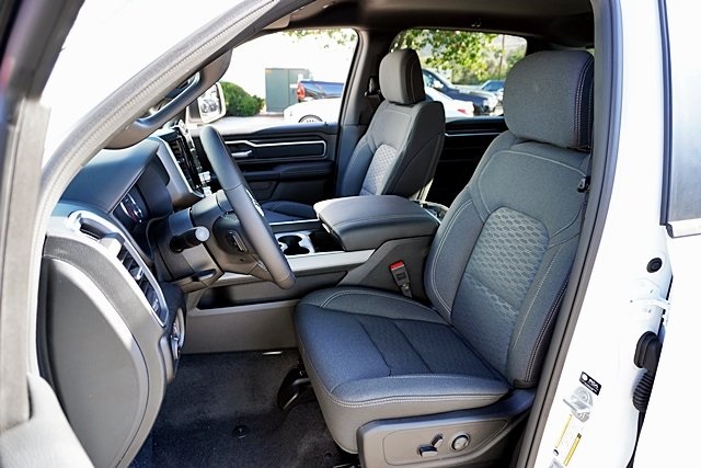 New 2026 Bright White Clear-Coat Exterior Paint RAM Big Horn/Lone Star image 21