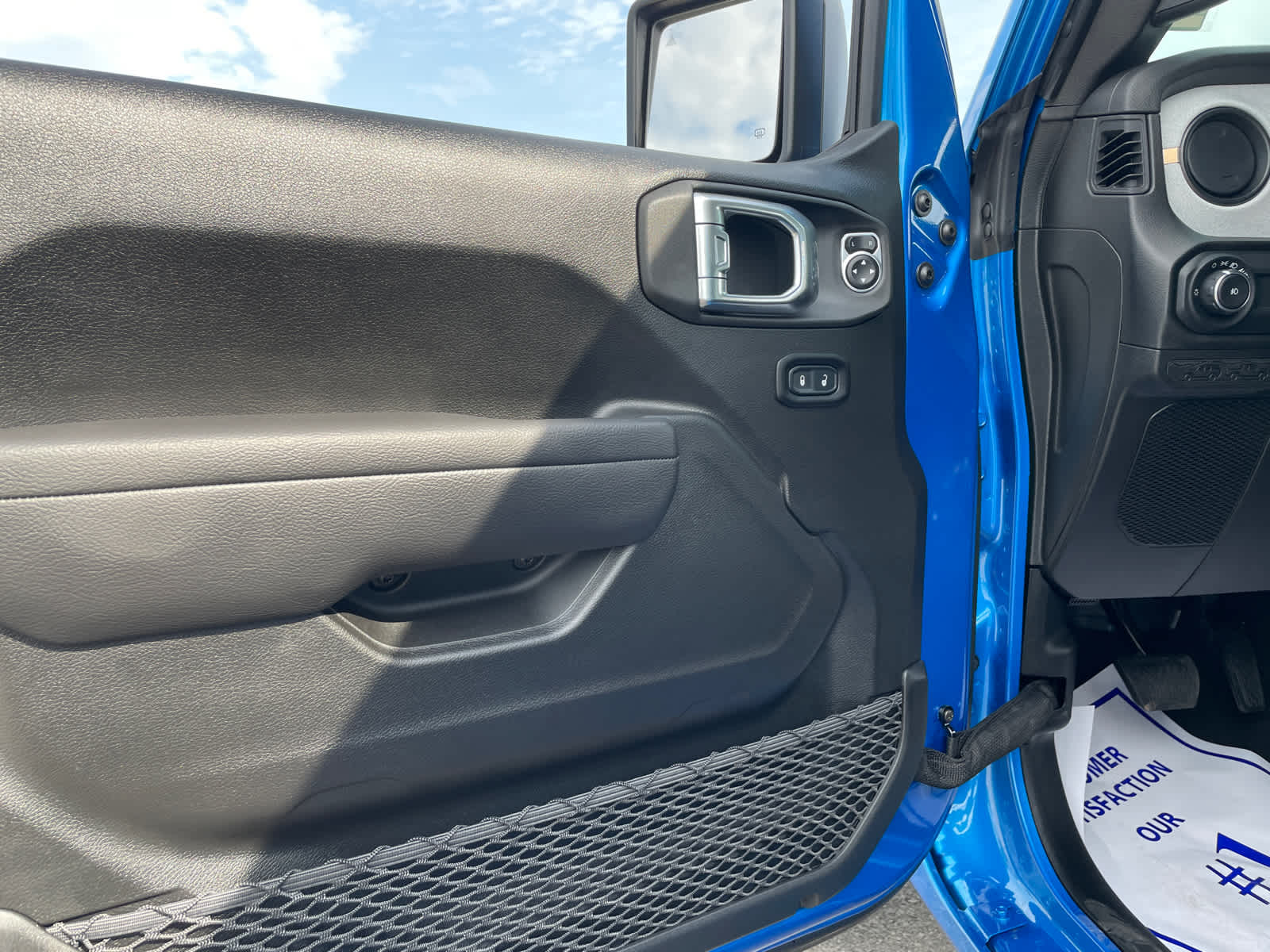2025 Jeep Wrangler Sport S photo 18
