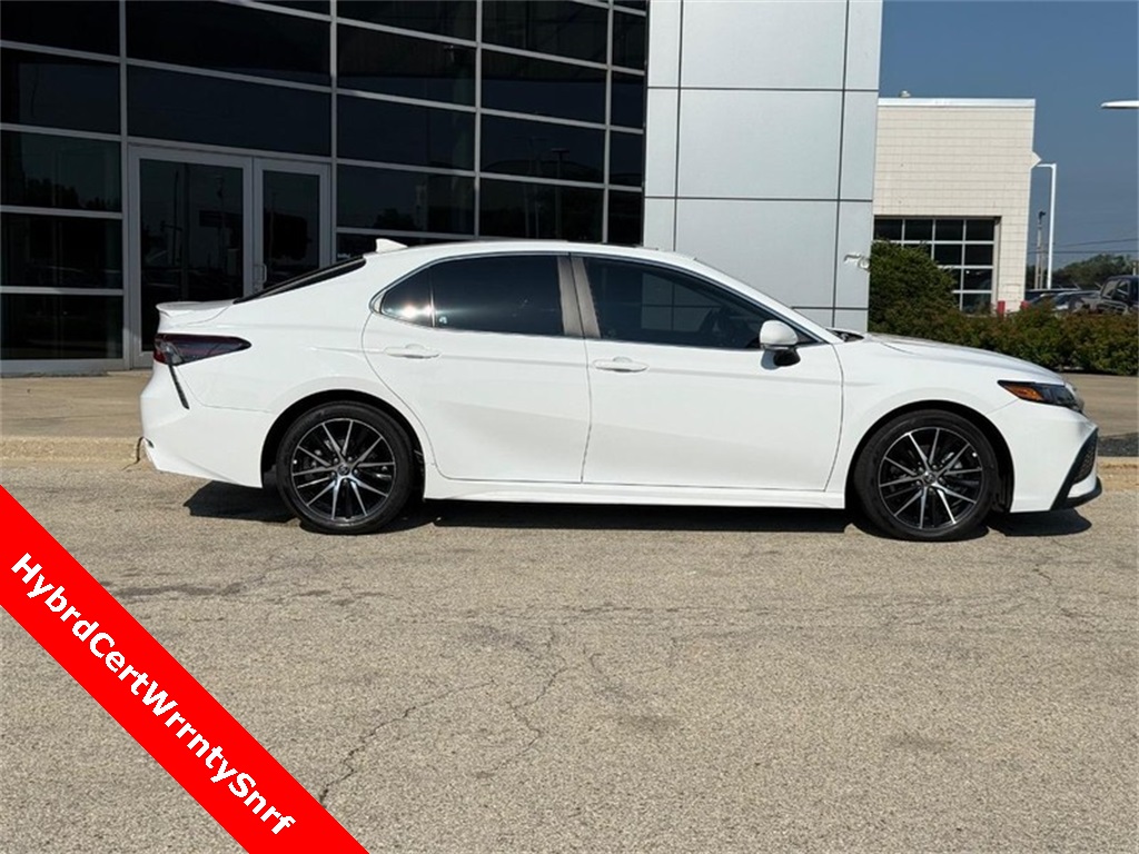 2024 Toyota Camry Hybrid SE photo 2