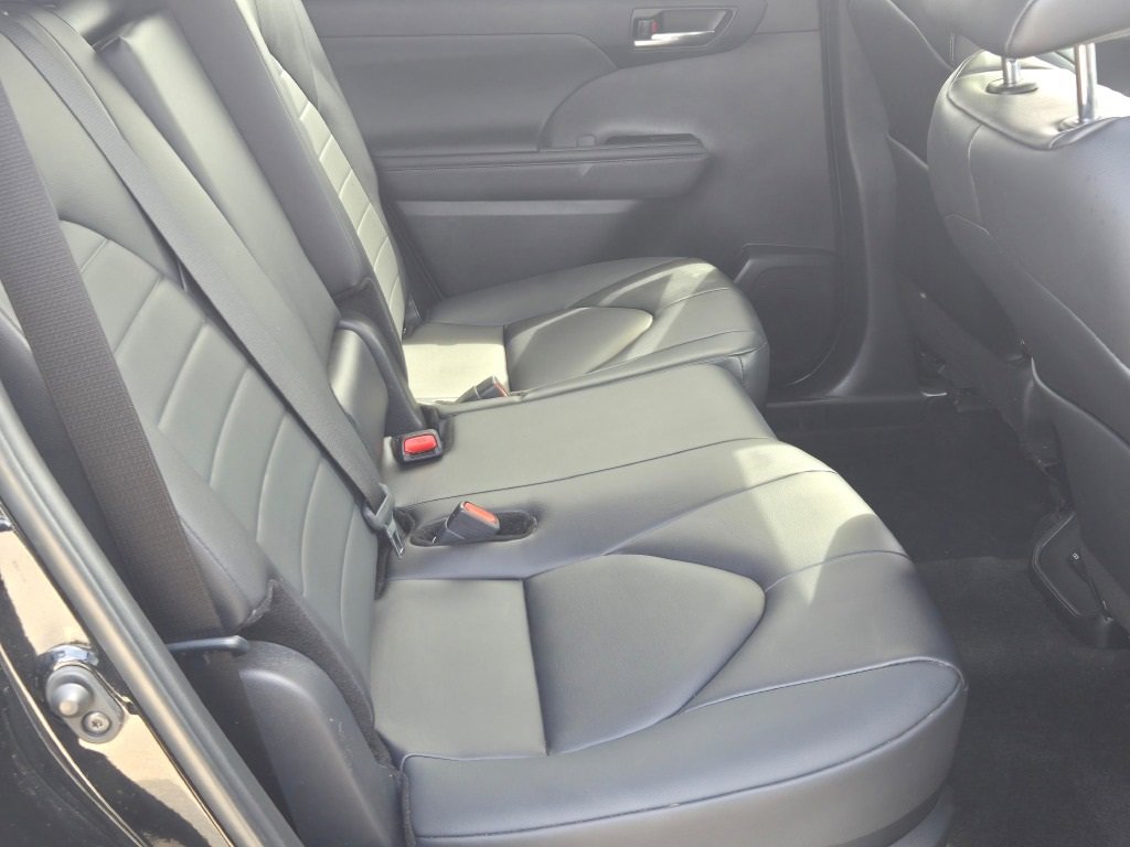 2024 Toyota Highlander LE photo 7