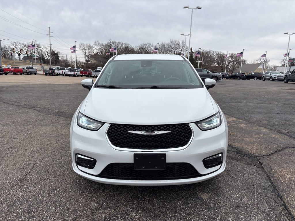Used 2023 Chrysler Pacifica Touring L with VIN 2C4RC1BG1PR517922 for sale in Kansas City