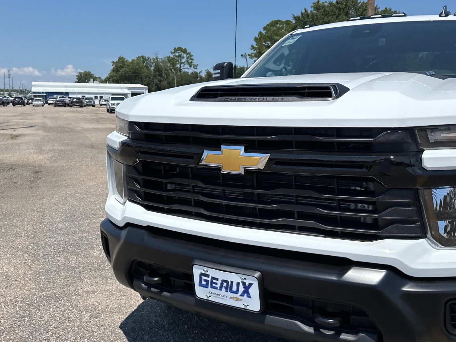 2025 Chevrolet Silverado 2500HD photo 3