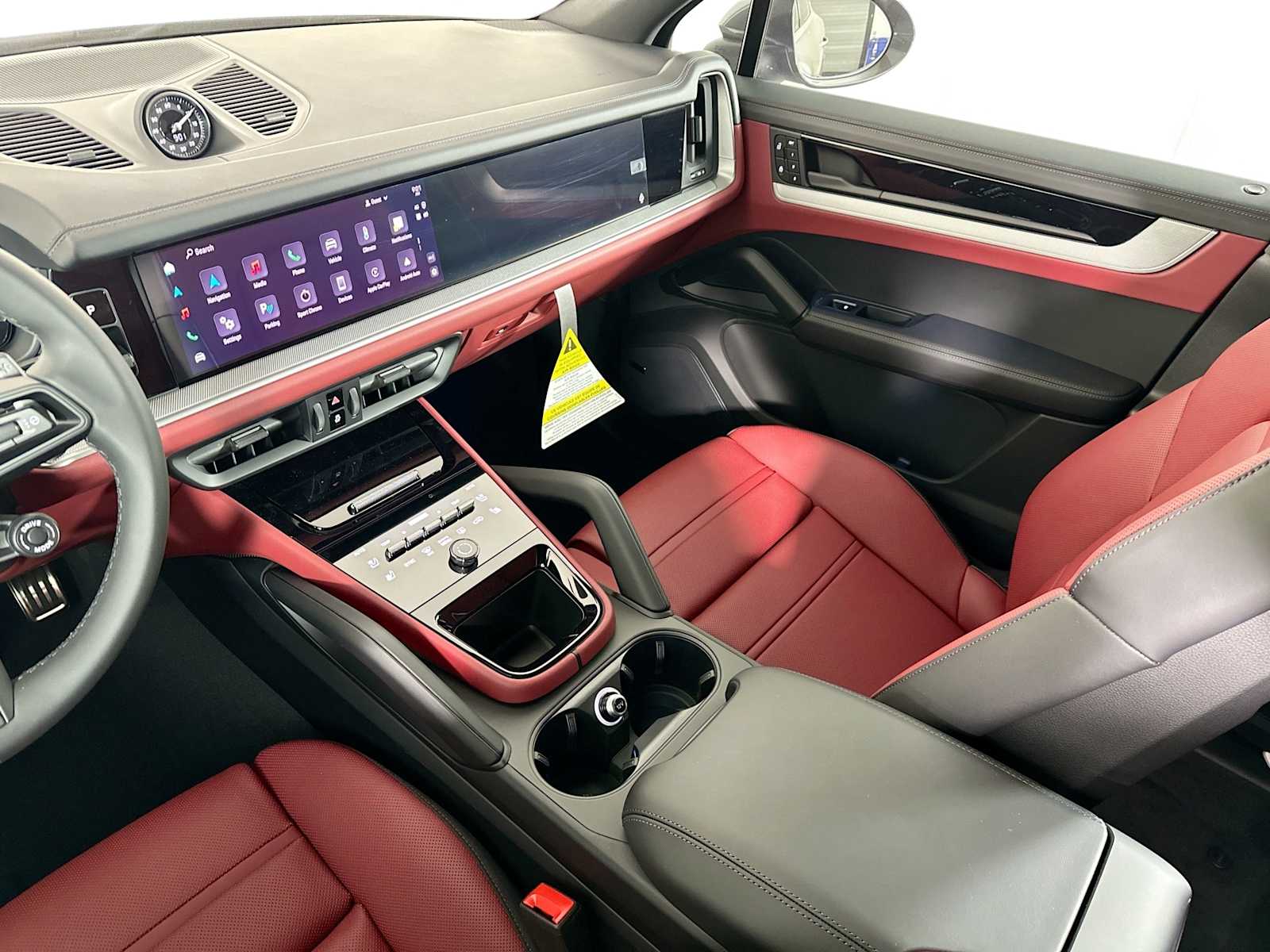 2025 Porsche Cayenne S photo 22