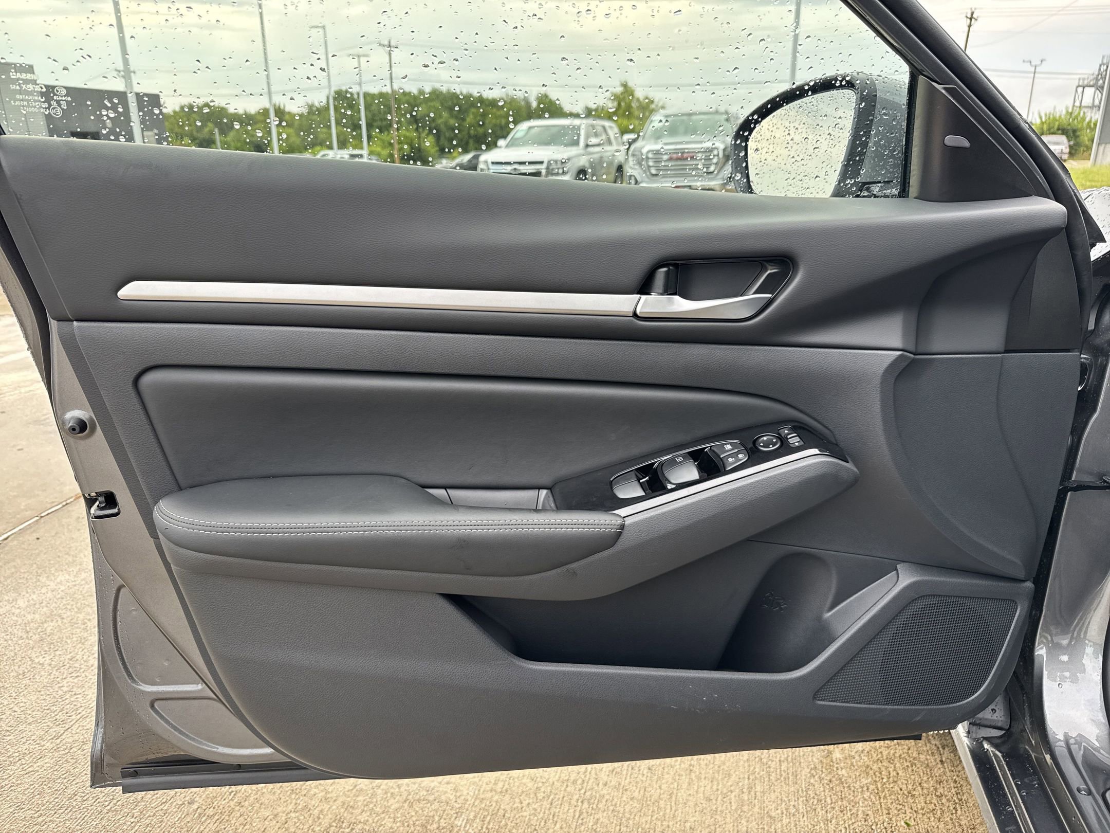 2025 Nissan Altima SL photo 11