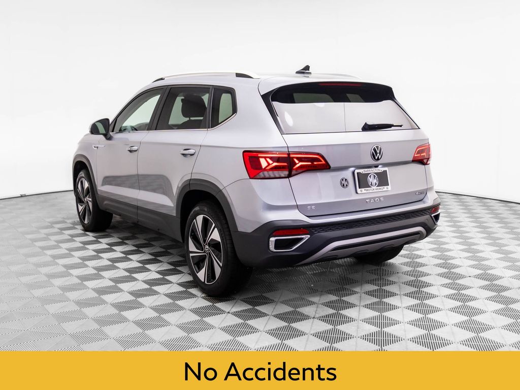 2024 Volkswagen Taos SE photo 2